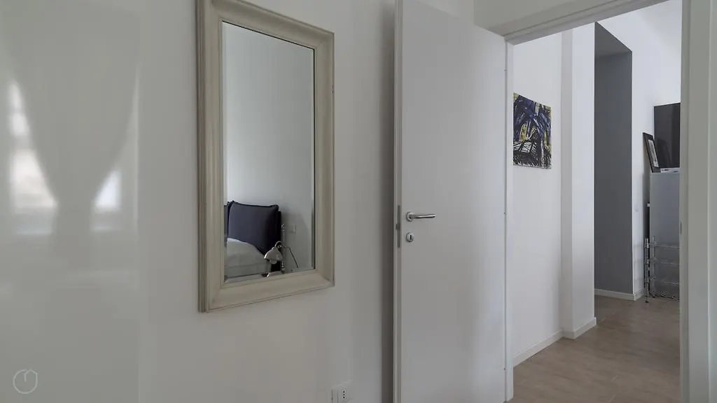 The Best Rent - Goldoni Apartment Milan