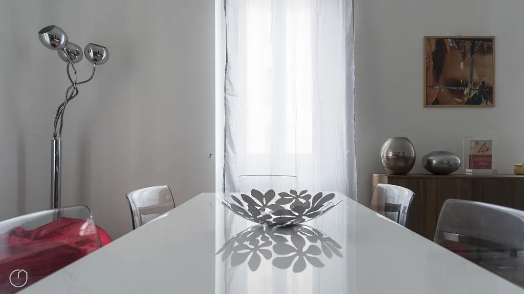The Best Rent - Goldoni Apartment Milan