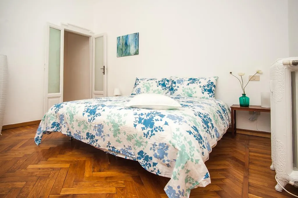 The Best Rent - Goldoni Apartment Milan