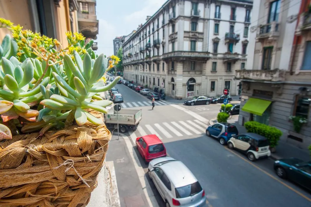 The Best Rent - Goldoni Apartment Milan 0*,
